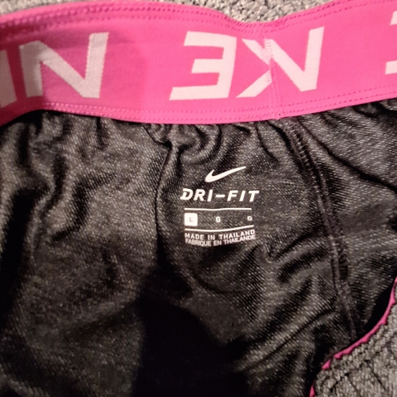 Nike Women's Training Shorts - Picture 3 of 11